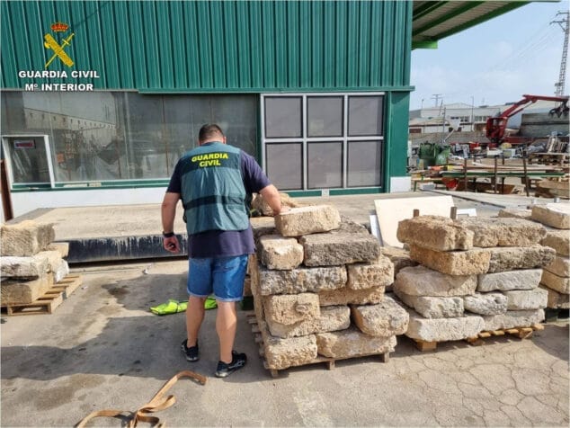 Imagen: La Guardia Civil recupera 50 piezas de piedra tosca de Xàbia