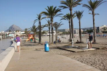 La playa del Arenal cuenta con multitud de servicios