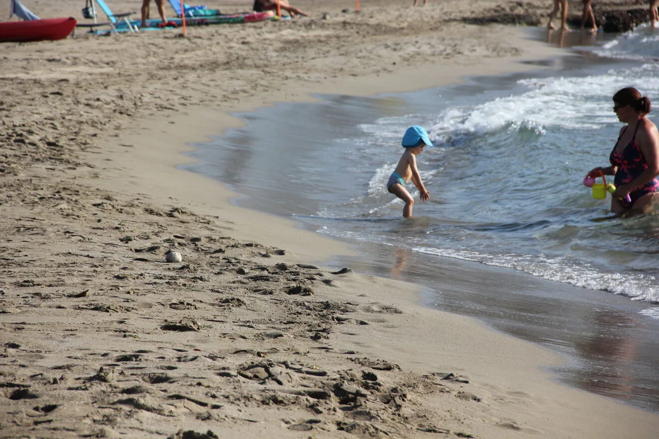 La playa del Arenal es ideal para familias