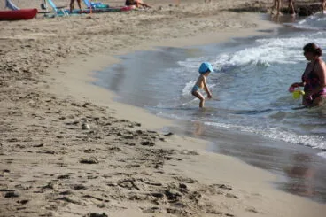 La playa del Arenal es ideal para familias