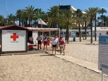 Puesto de socorro en la playa del Arenal