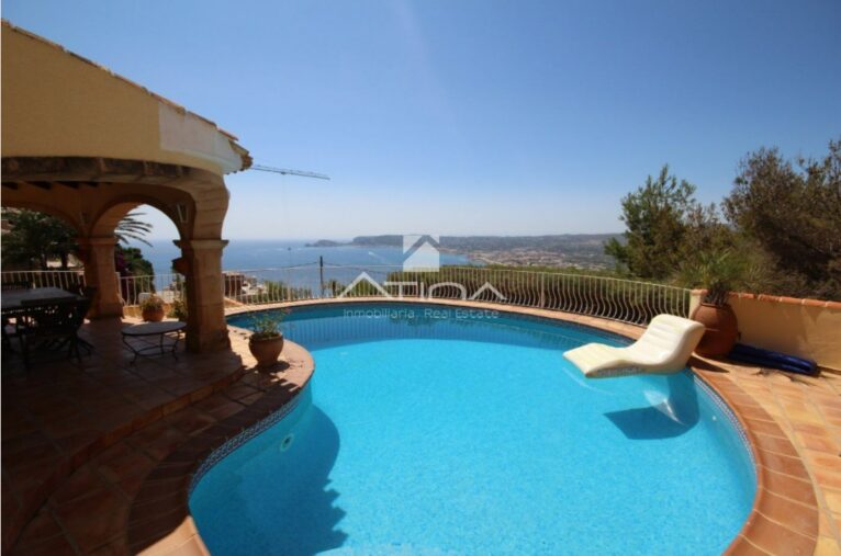 Villa con piscina en Javea - Atina Inmobiliaria