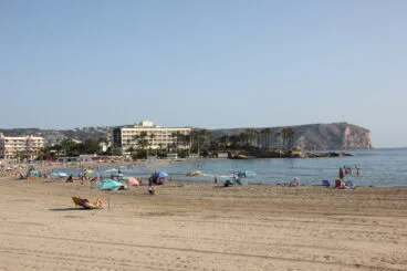 Vista del Cabo San Antonio desde la playa del Arenal