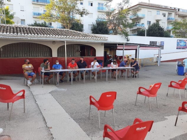 Imagen: Anterior Junta Directiva en la Asamblea del CD Jávea