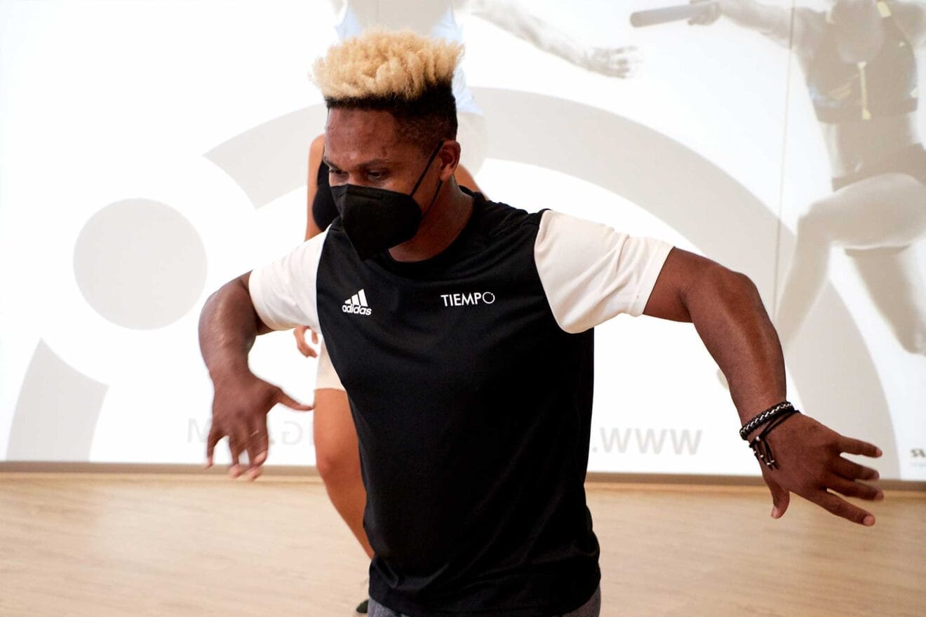 Bachata en Javea - Tiempo Personal Training Center