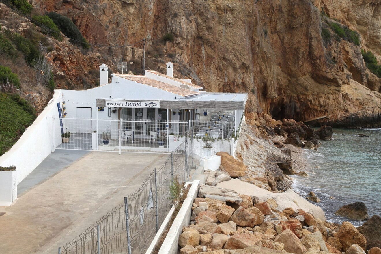 Bar Tangó situado a pie de la antigua Cala