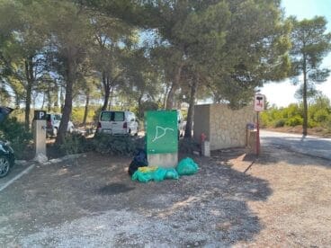 Bolsas de basura con los residuos recogidos