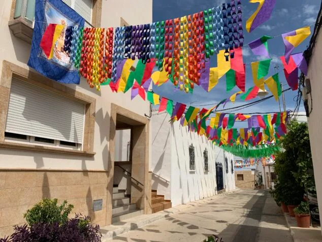 Imagen: Calle engalanada en Fiestas de Loreto 2021