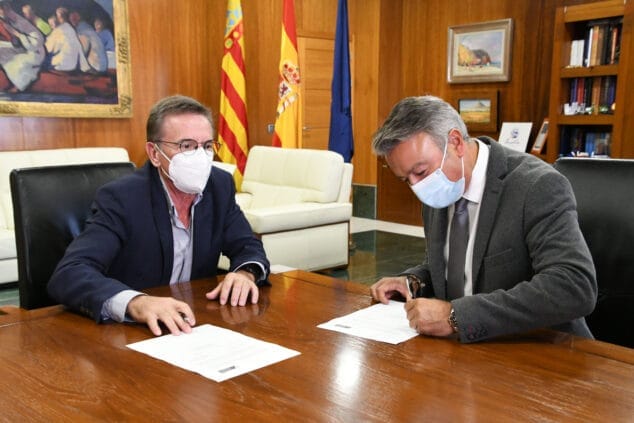 Imagen: Firma del convenio de colaboración con el Colegio de Notarios
