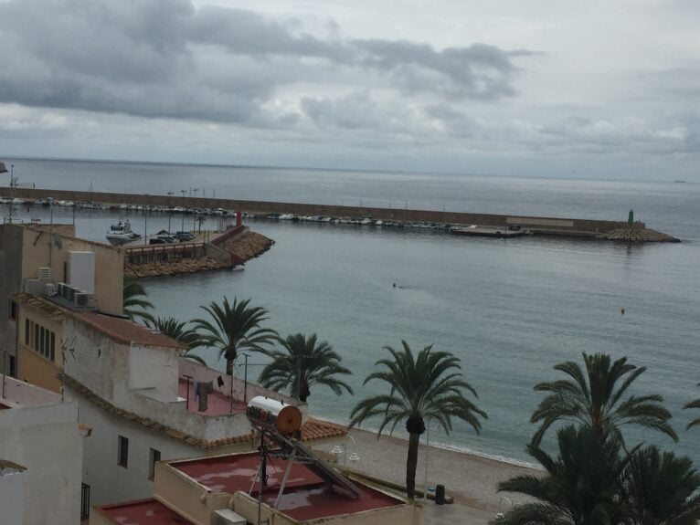 Día nublado en el puerto de Xàbia