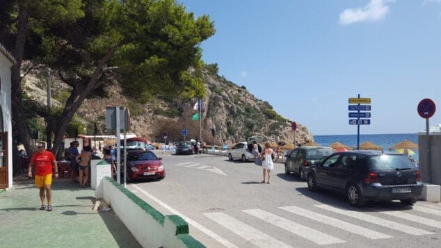 Imagen: Estacionamiento de vehículos en zona prohibida