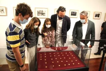 Exposición de las 53 monedas halladas en l’illa del Portitxol