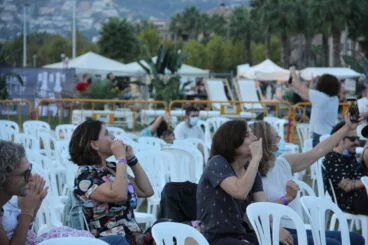 Grupo de gente tocando la armónica en el Montgorock Xàbia Festival 2021