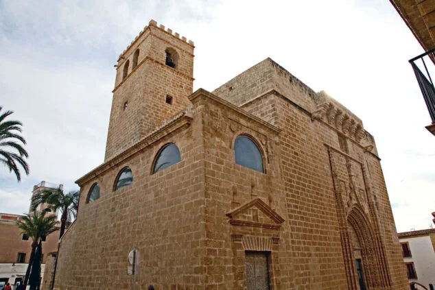 Imagen: Iglesia San Bartolomé en el centro histórico de Xàbia