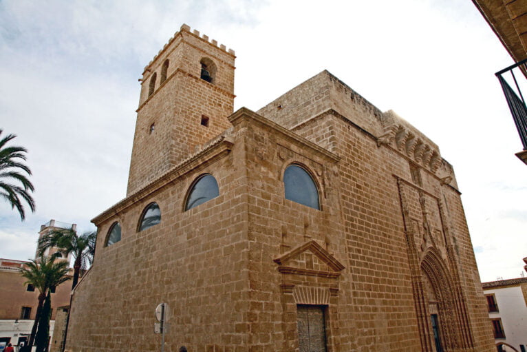 Iglesia San Bartolomé en el centro histórico de Xàbia