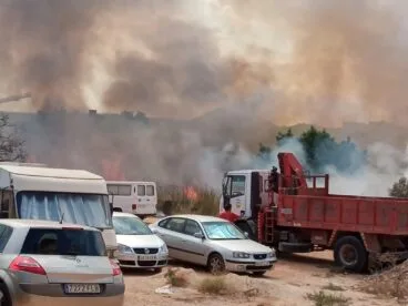 Incendio en una parcela de la Avenida Juan Carlos I Xàbia (1)