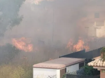 Llamas del incendio declarado en Xàbia