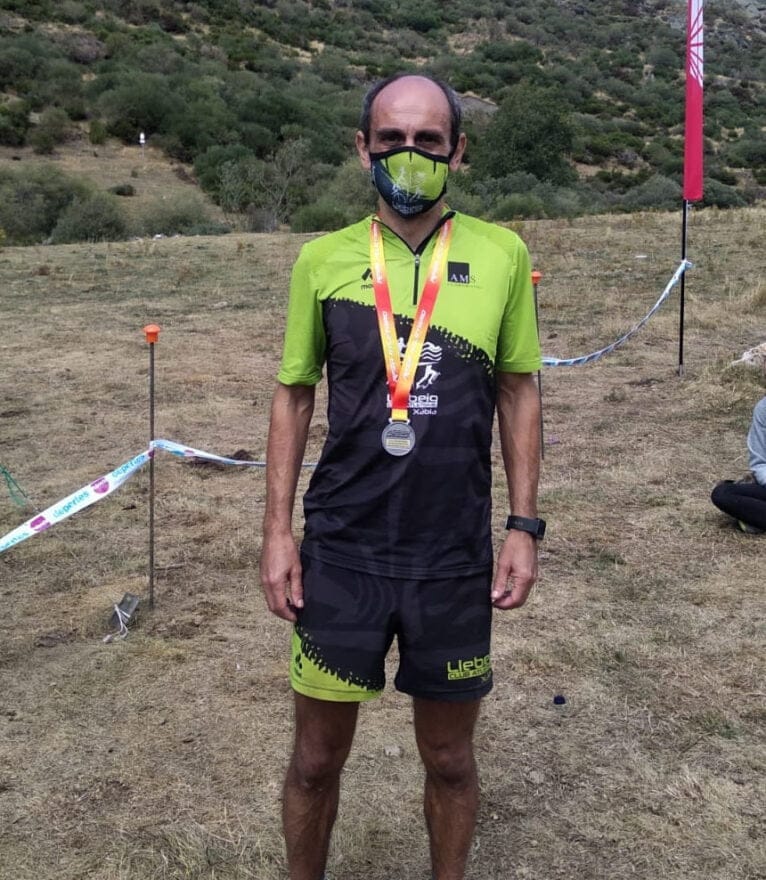 Nasio Cardona con la medalla de plata