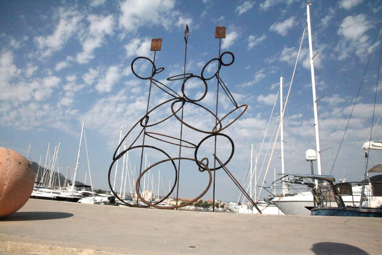 Obra de Tomás Sivera expuesta en Marina Dénia