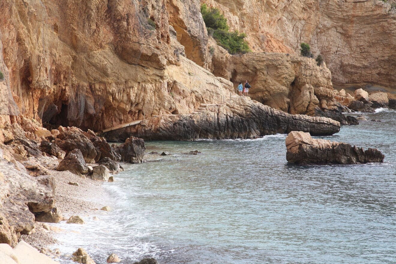Parte rocosa de la Cala del Tangó