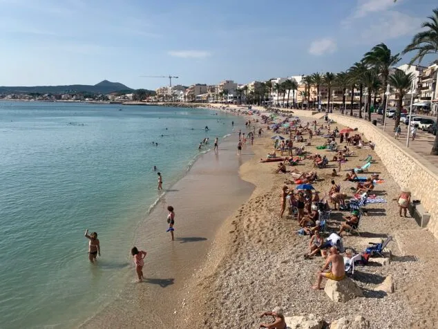 Imagen: Playa de la Grava durante este fin de semana