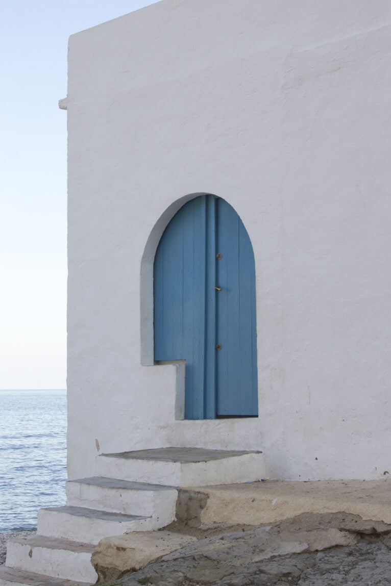 Puerta azul de Cala de la Barraca