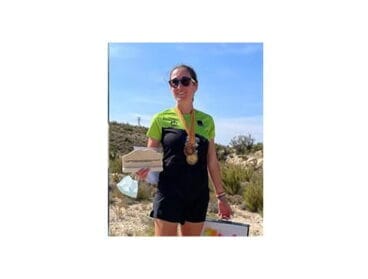 Sophie con los premios y medallas