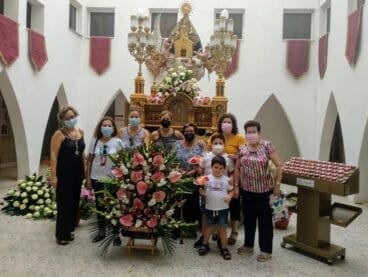 Vecinos de la Calle Triana en la ofrenda