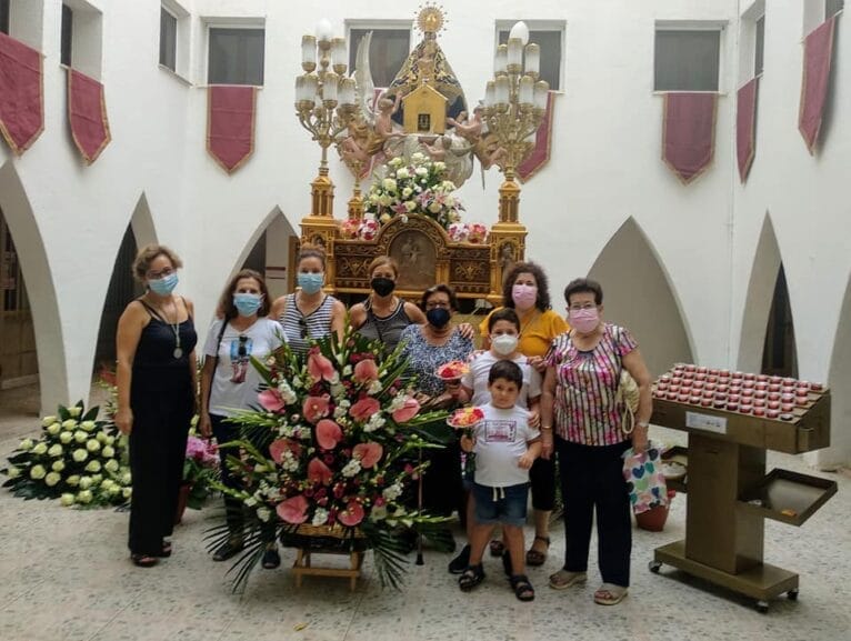 Vecinos de la Calle Triana en la ofrenda