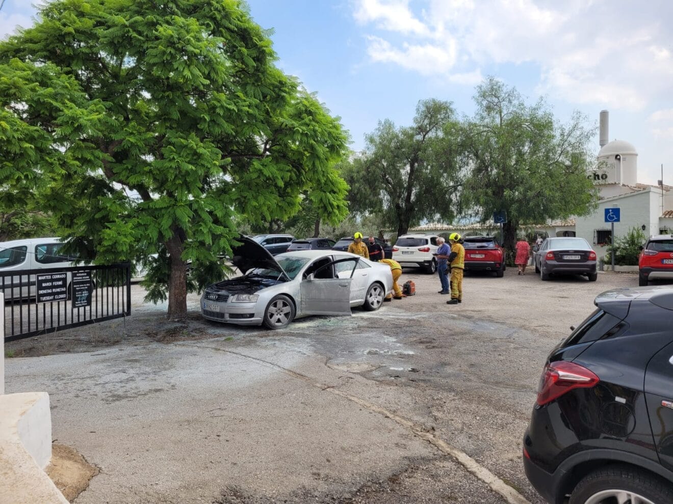 Vehículo incendiado