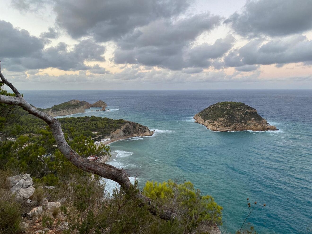 Illa del Portitxol desde el Mirador de la Falzia