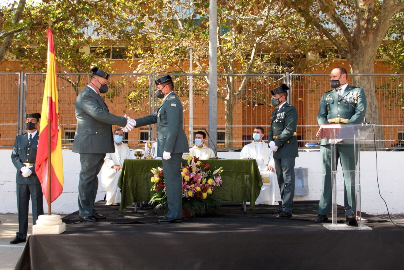 Imposición de medalla al mérito