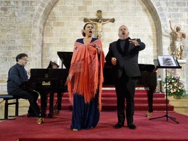Imagen: Actuación de Montserrat Martí Caballé y Luis Santana