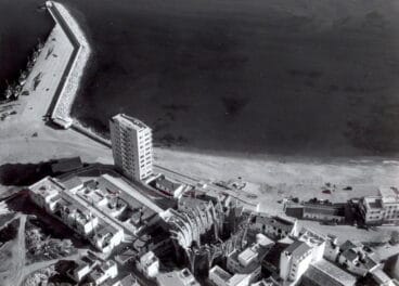 Años 60, durante la construcción de la Iglesia