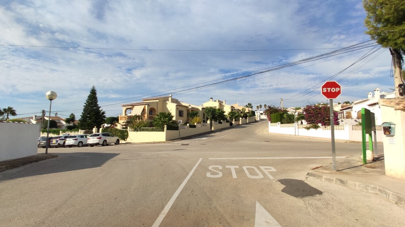 Crucede la urbanización de Les Fonts en el que se construirá una rotonda