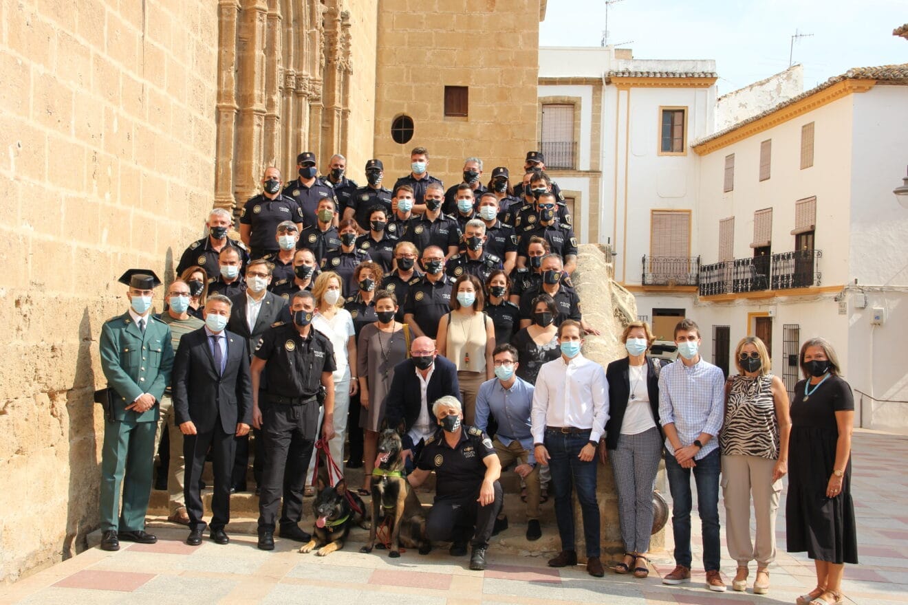 Cuerpo de la Policía Local y corporación municipal