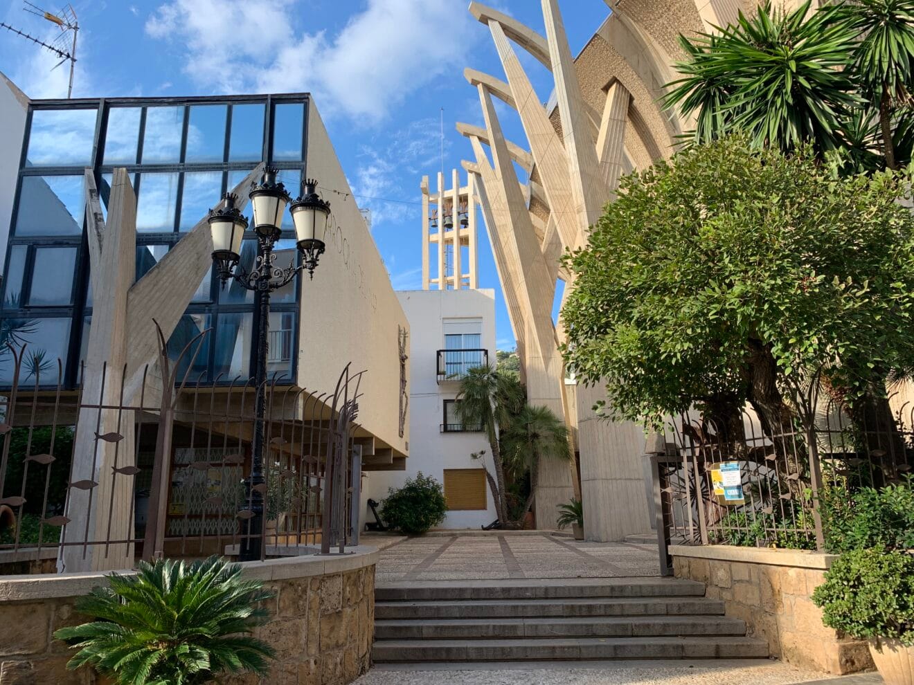 Entrada al recinto eclesiástico de la Iglesia de Nuestra Señora de Loreto