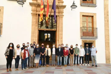 Corporación municipal del Ayuntamiento de Xàbia en la despedida de Isabel