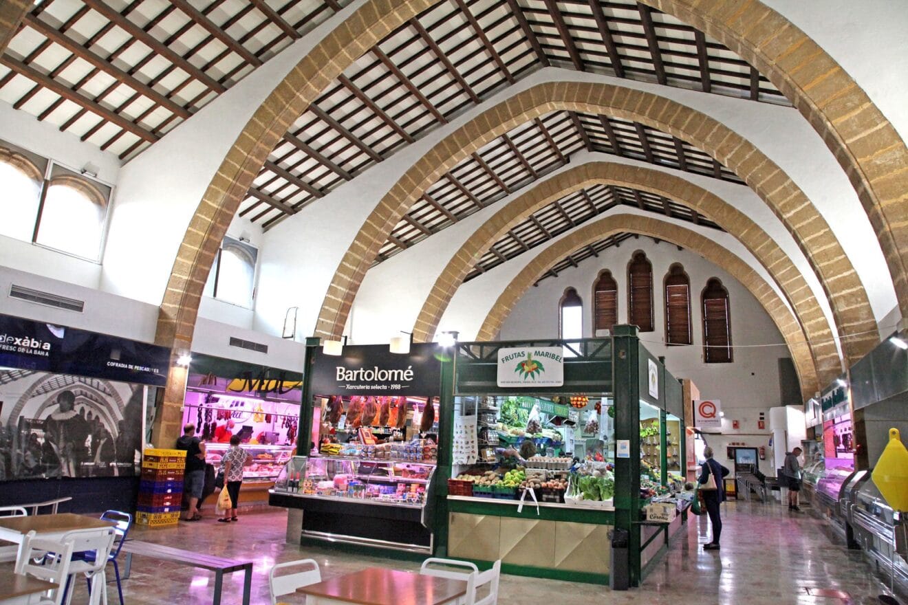 Interior del mercado municipal de Xàbia