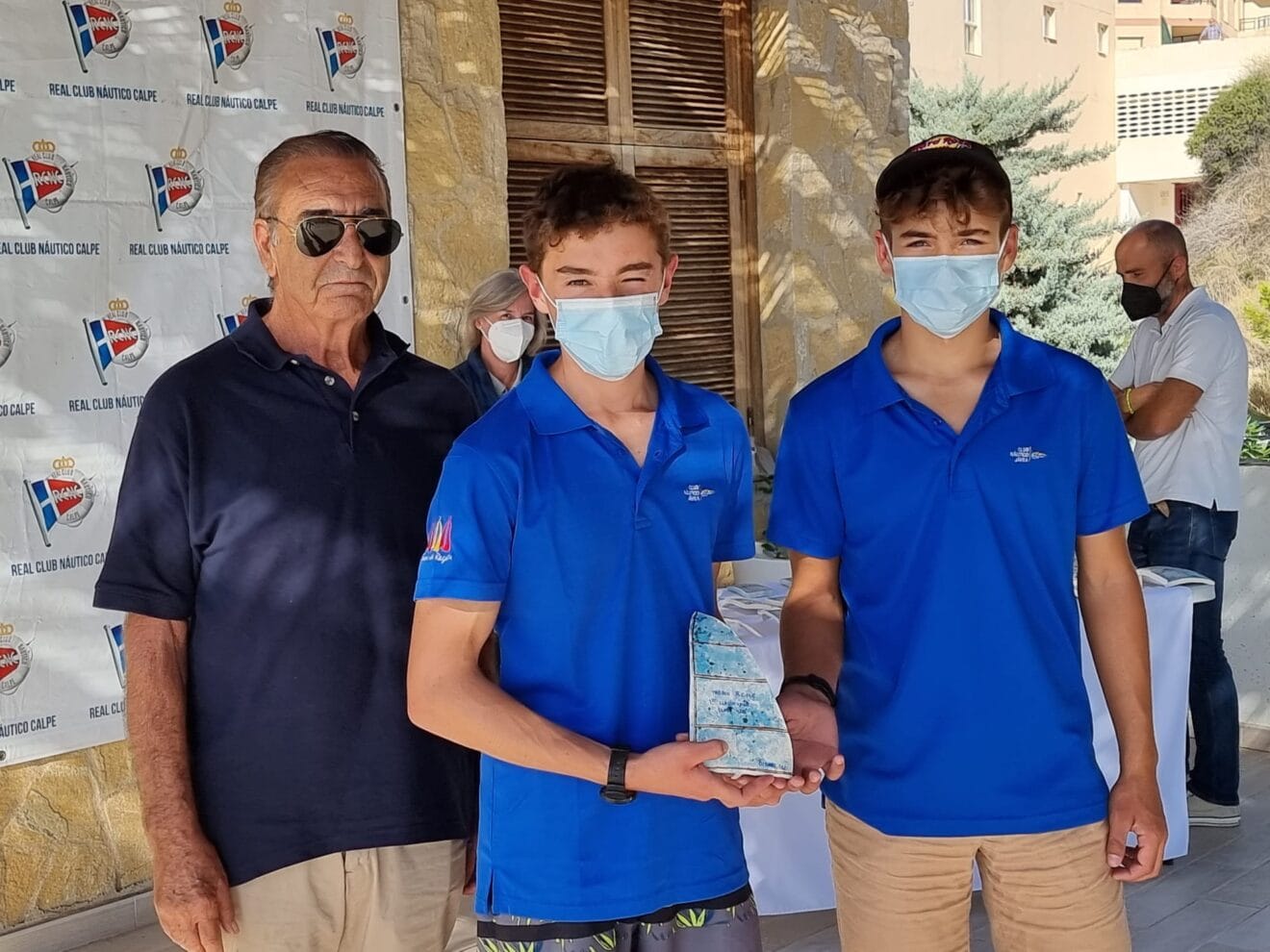 Joel y Ángel en la recogida de premios