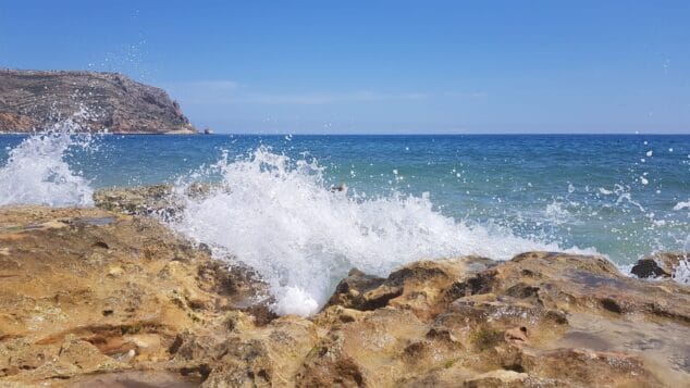 Imagen: Olas en la playa de la Grava