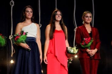 Olivia Clemente junto a sus damas, Júlia y Laura