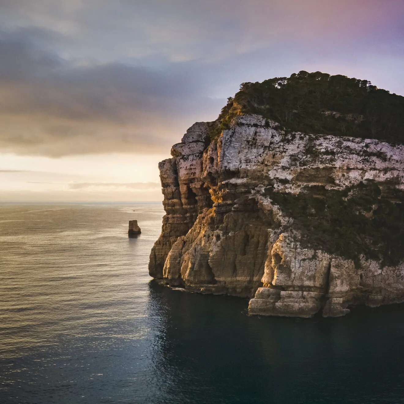 Orografía de les pesqueres de cingle. Foto Jake Abbott