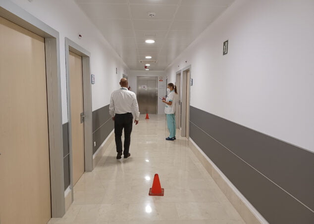 Imatge: Pacient realitzant la nova prova a l'Hospital Sant Carles