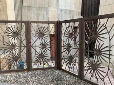 Parte del cerramiento del centro eclesiástico