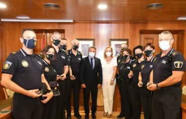 Policías que han recibido el distintivo por sus años de servicio