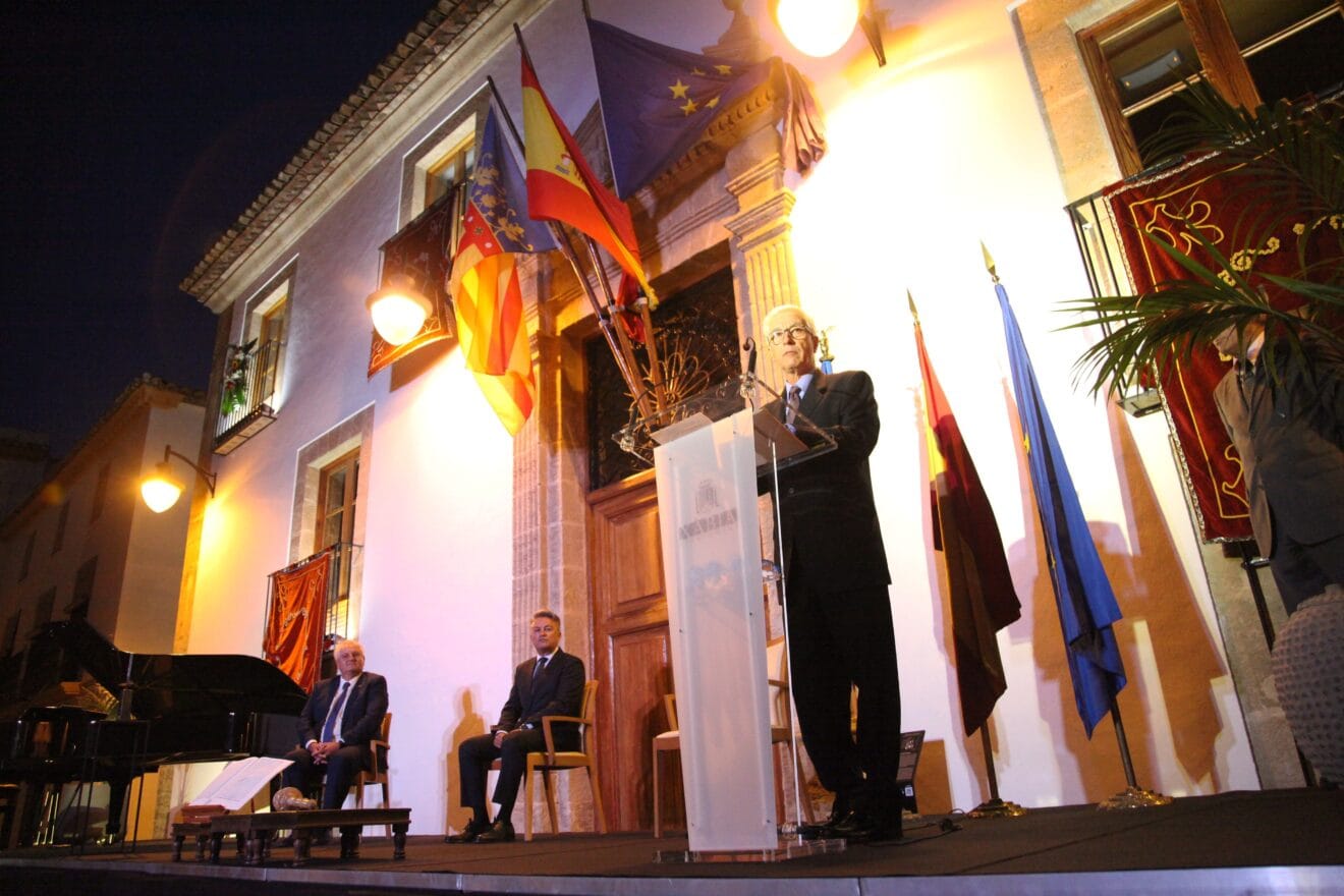 Presidente de la Fundación Museo Sorolla en el acto 9 d'octubre de Xàbia