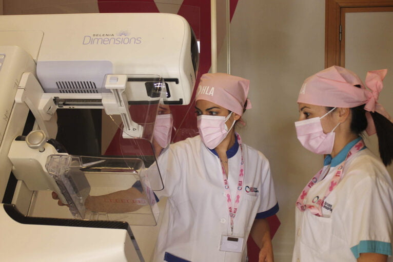 Pruebas de mamografía y control del cáncer de mama en el Hospital San Carlos
