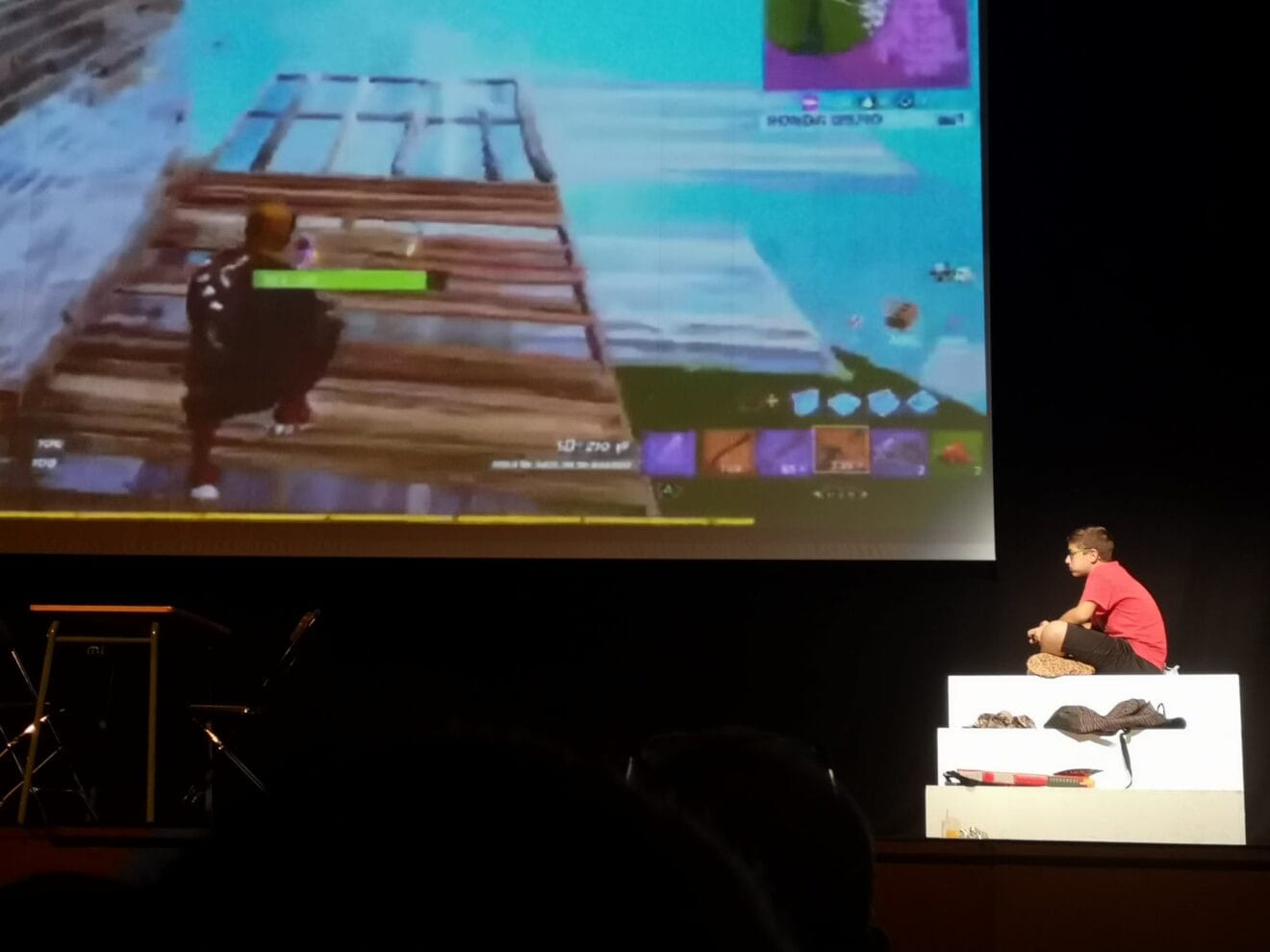Puesta en escena de la obra Play 4