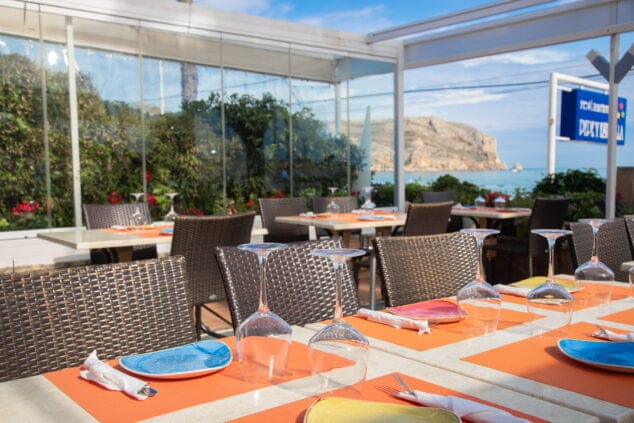 Imagen: Terraza con vistas al mar en Restaurante Pepe y Estrella